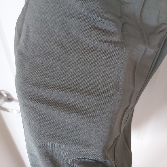 Green shimmery bodycon skirt - Picture 3 of 3